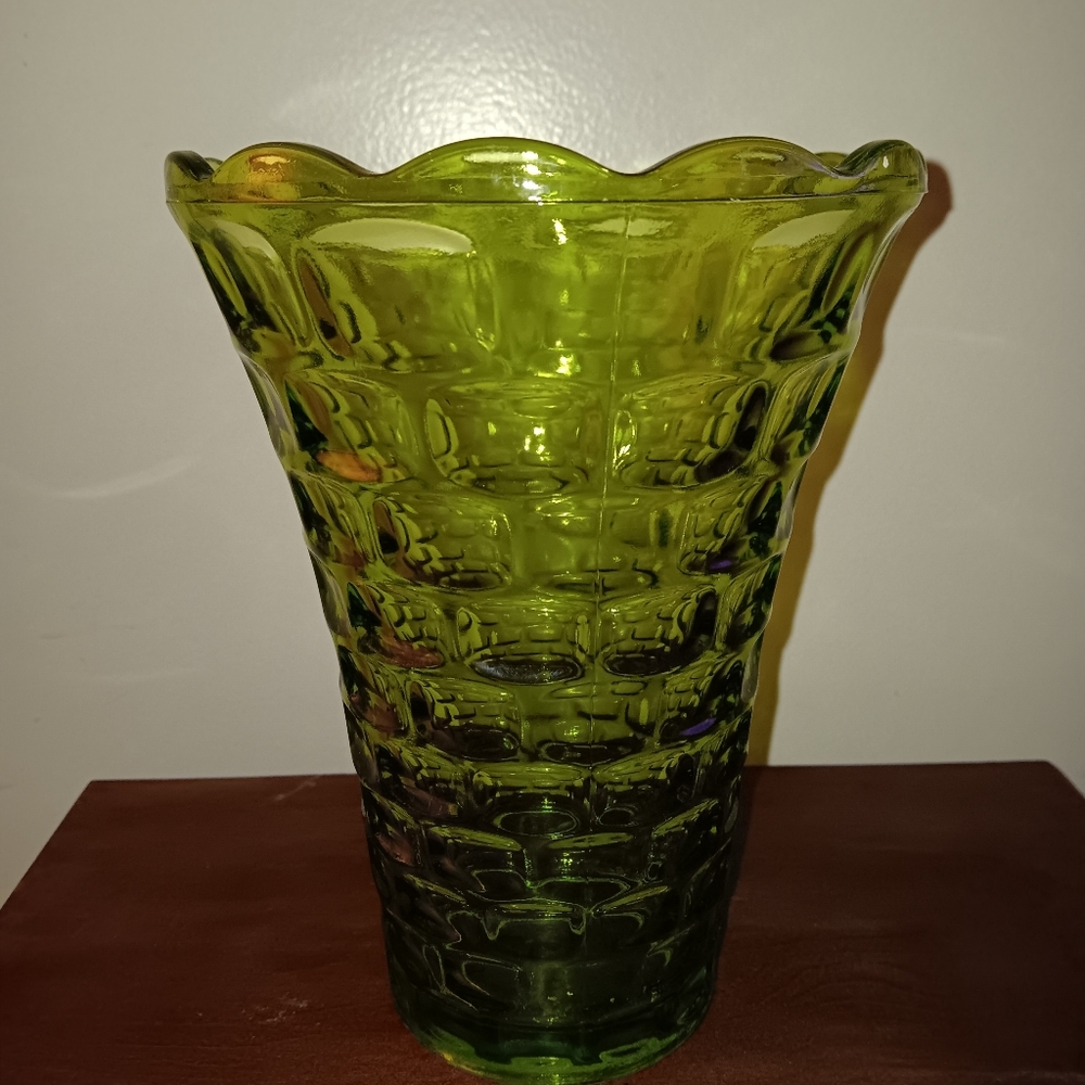 Federal Glass Green Colonial Yorktown 8" Scalloped